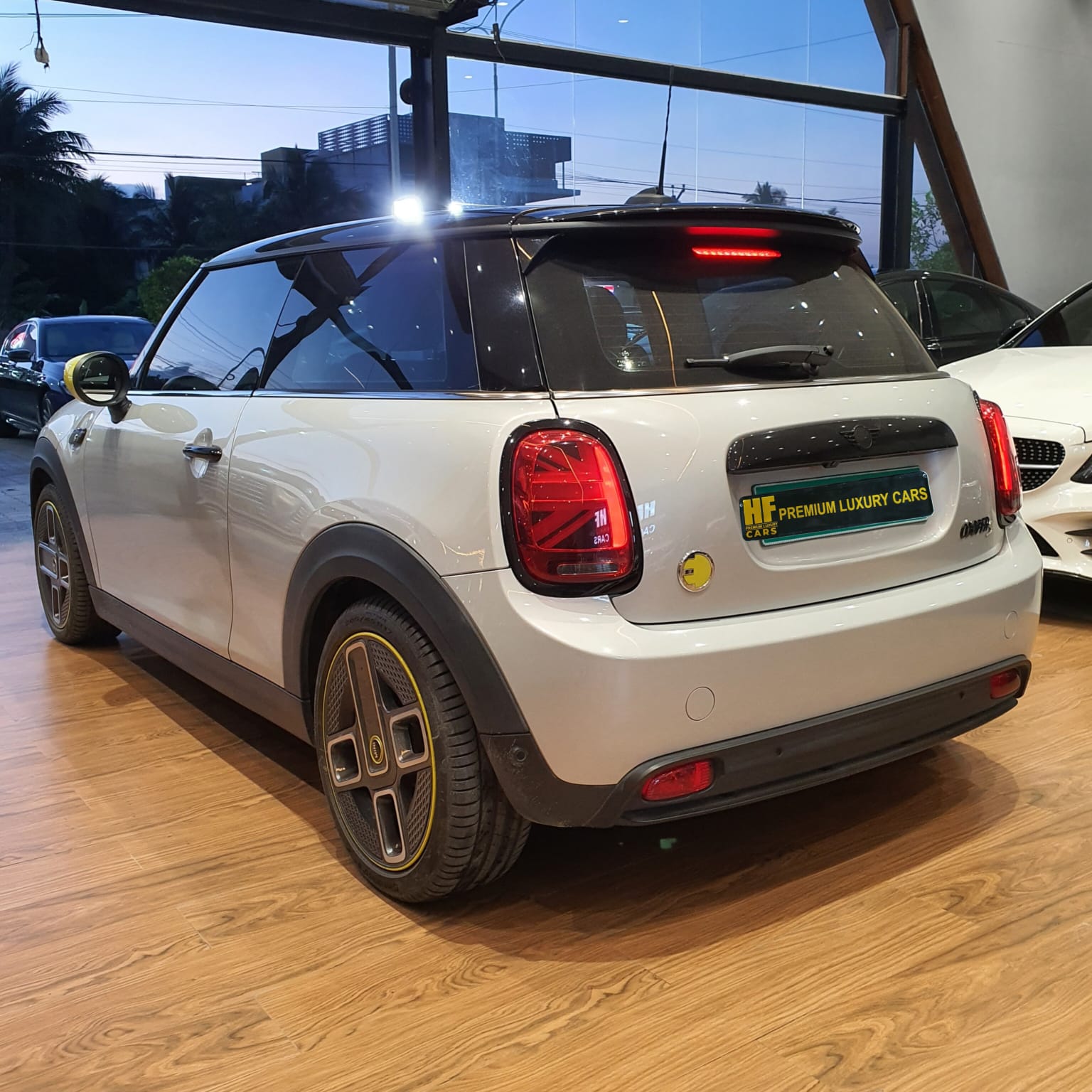 Mini Cooper SE 3 Door - HFCARS